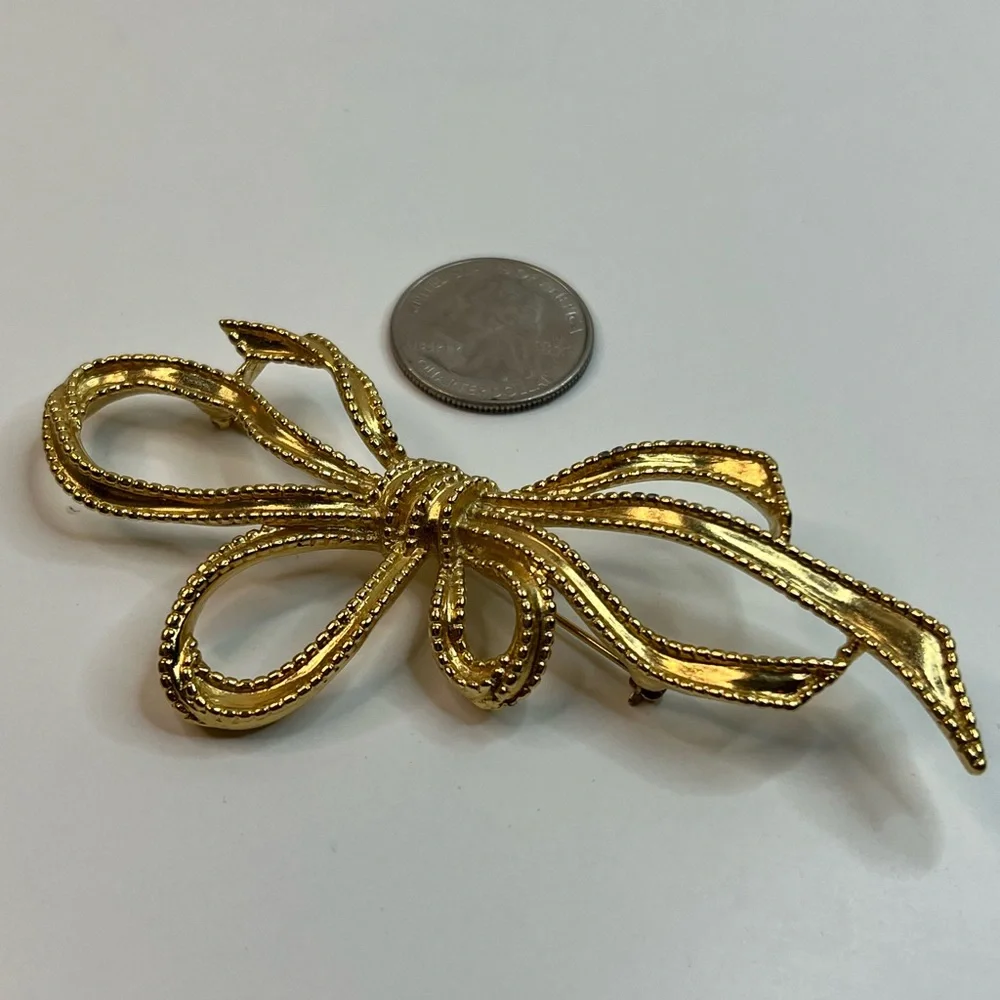 Vintage Crown Trifari Large Ribbon Bow Brooch